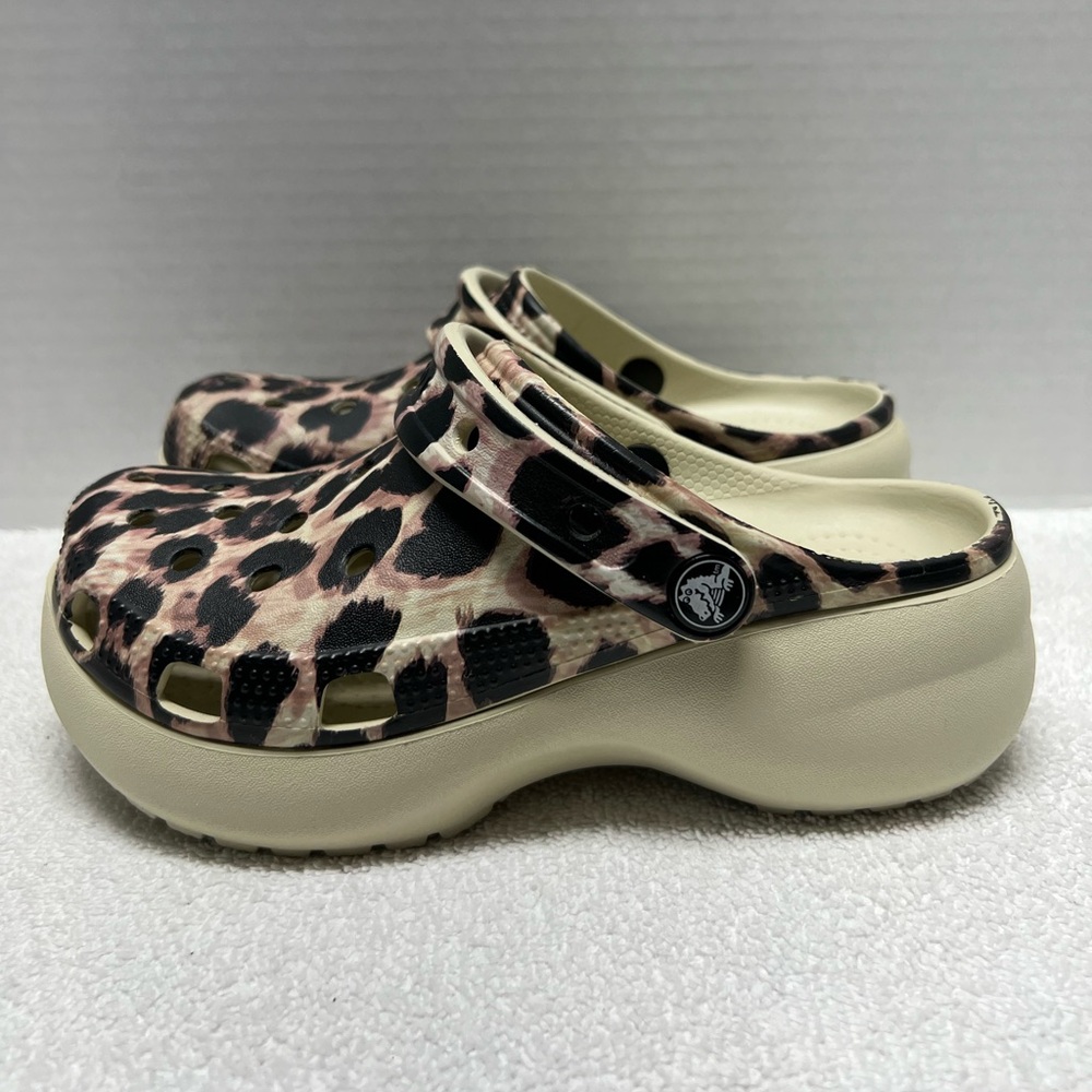 Crocs Women’s Classic Leopard Clog (Women’s Size 5)